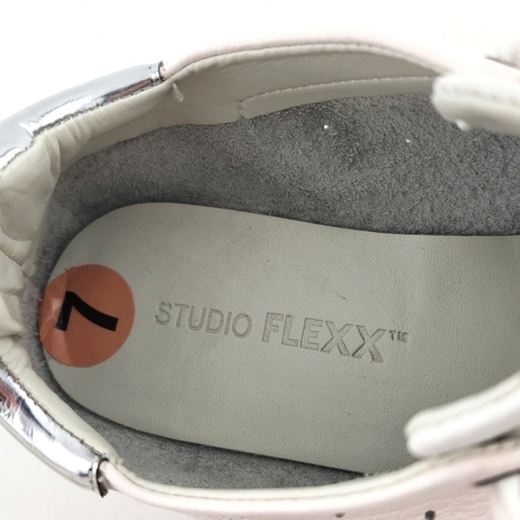 Studio Flexx Alternate  White Dusty Pink Leather Sneakers Chrome Detail Size 7 - Picture 13 of 15